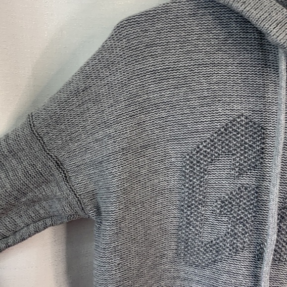 GAP Branded Gray Hooded Sweater - Picture 16 of 16